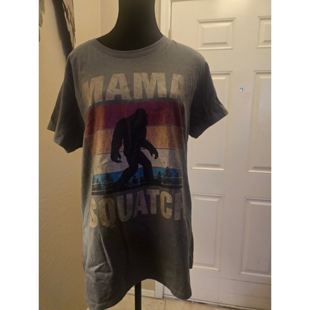 Port & Company Mama Squatch Bigfoot Graphic Tee Gray Large Women Short Sleeve